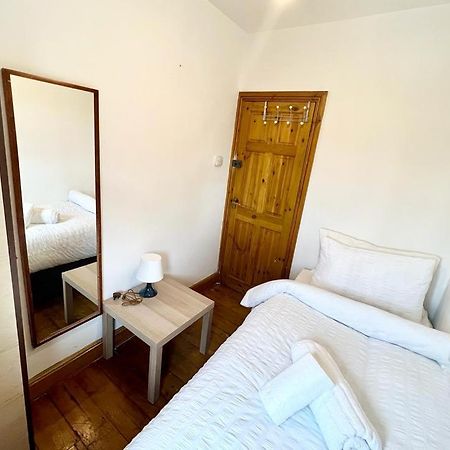 Room With Single Bed ลอนดอน ภายนอก รูปภาพ
