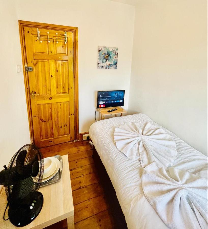 Room With Single Bed ลอนดอน ภายนอก รูปภาพ