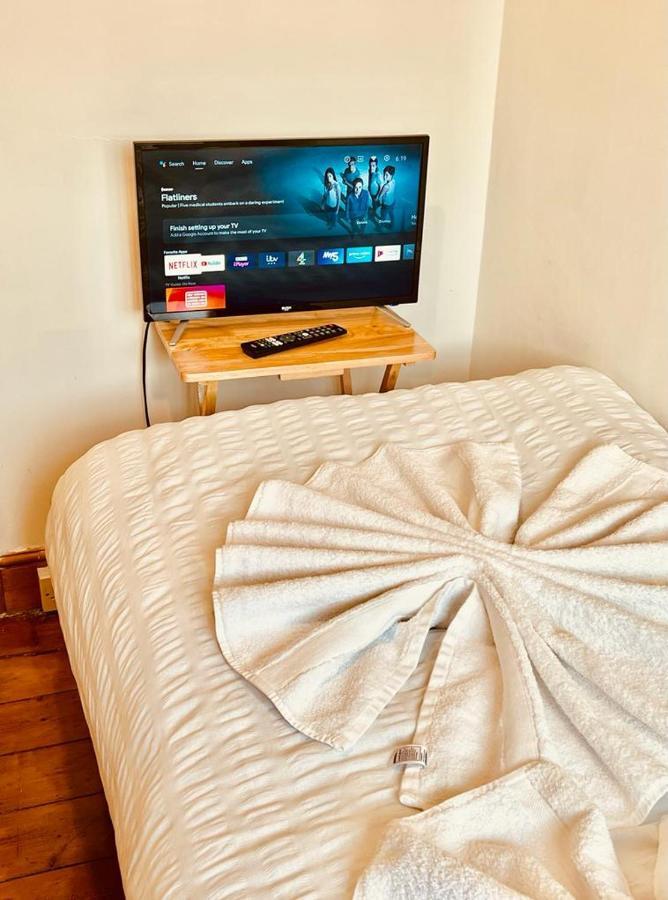 Room With Single Bed ลอนดอน ภายนอก รูปภาพ
